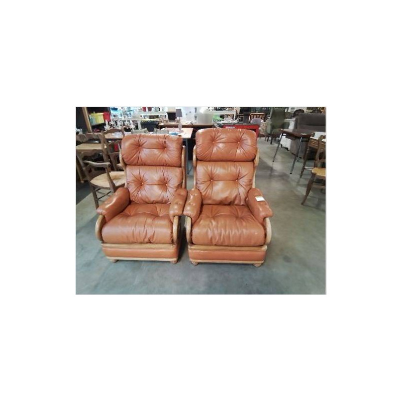 PAIRE DE FAUTEUILS CUIR FAUVE 