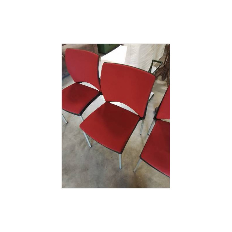 CHAISE D’ACCUEIL PIETEMENT MÉTAL GRIS ASSISE ET DOSSIER TISSU ROUGE VIASIT