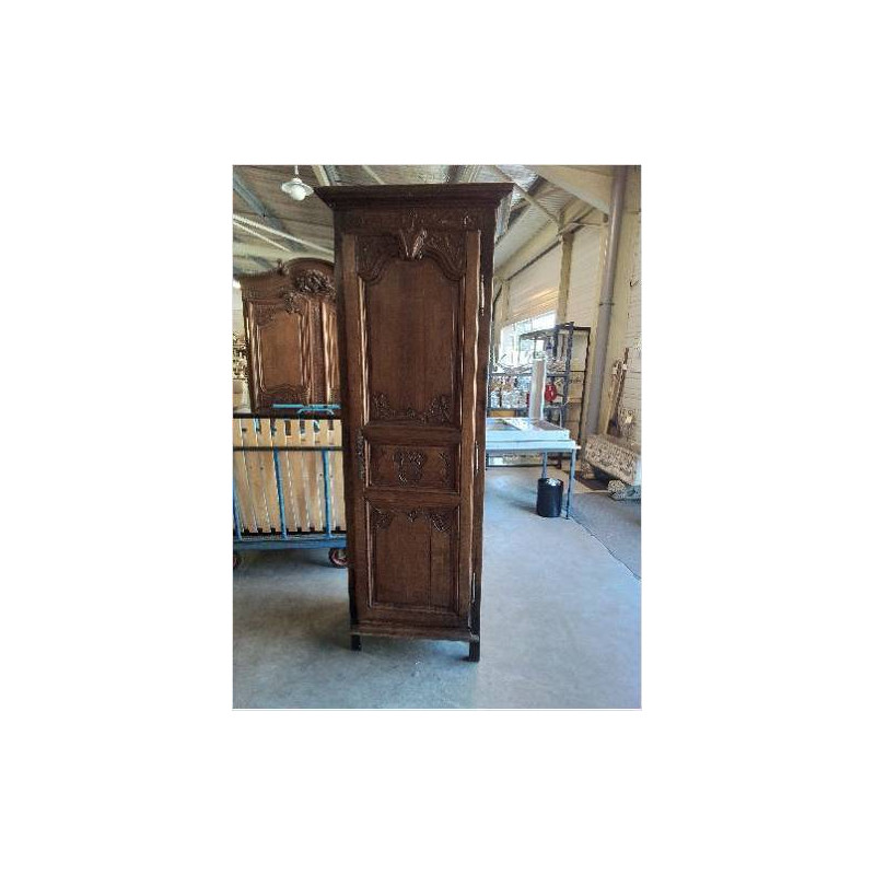 BONNETIÈRE BOIS MOULURÉ ET SCULPTÉ AU PANIER XIXE