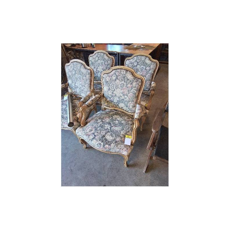 FAUTEUIL BOIS ECRU ASSISE ET DOSSIER CINTRÉ CAPITONNÉ TISSU FLEURI STYLE RÉGENCE EN L\'ÉTAT 