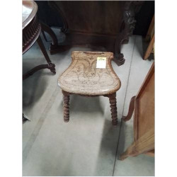 TABOURET BOIS GRAVÉ PIEDS...