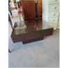 TABLE BASSE CARRÉ BOIS CHOCOLAT DESSUS PLATEAU VERRE