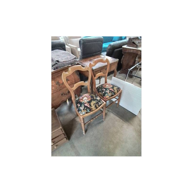 PAIRE DE CHAISES BOIS CLAIR DOSSIER ÉCHANCRÉ ASSISE CAPITONNÉ TISSU NAPOLÉON III 