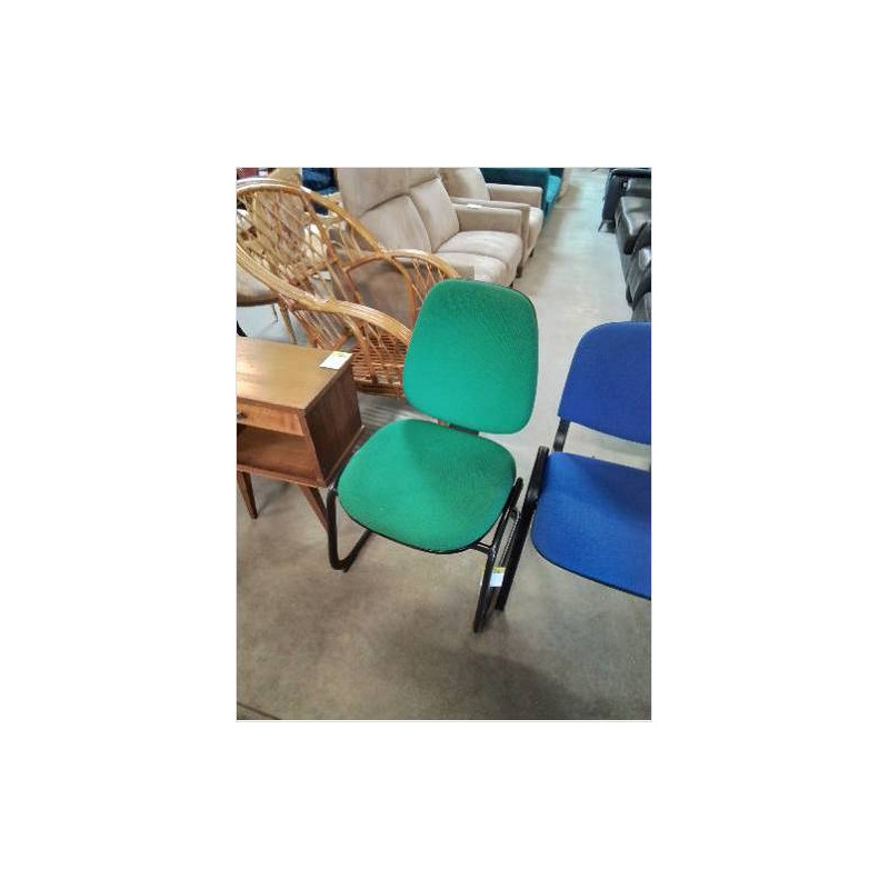 CHAISE D’ACCUEIL PIÈTEMENT MÉTAL NOIR ASSISE ET DOSSIER TISSU VERT