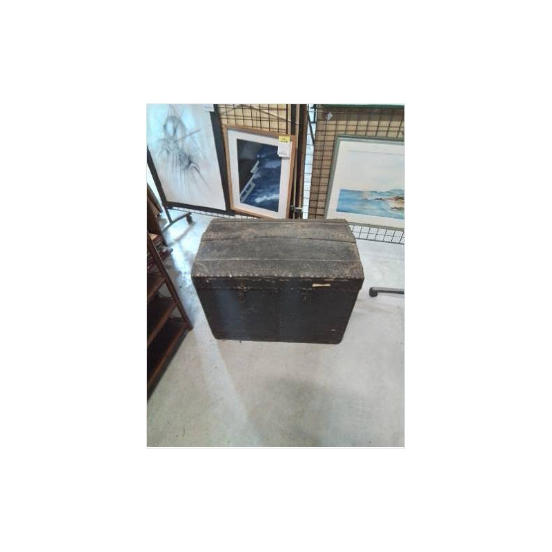 MALLE BOMBEE RECTANGULAIRE BOIS PEINT NOIR  EN L\'ÉTAT 