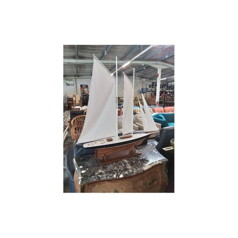 MAQUETTE VOILIER BOIS  111X110CM