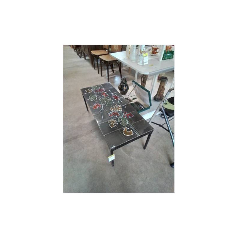 TABLE BASSE RECTANGULAIRE PIÈTEMENT FER FORGÉ PLATEAU CARRELÉ DÉCOR AUX FEUILLES ADRI VALLAURIS ANNÉ