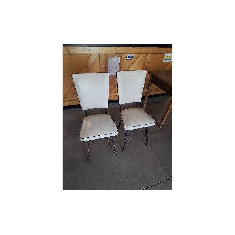 PAIRE DE CHAISES PIÈTEMENT FER FORGÉ ASSISE SKAÏ ECRU ANNÉES 50
