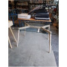 TABLE RECTANGULAIRE PIÈTEMENT COMPAS BOIS CLAIR PLATEAU VERRE 120X80X76CM
