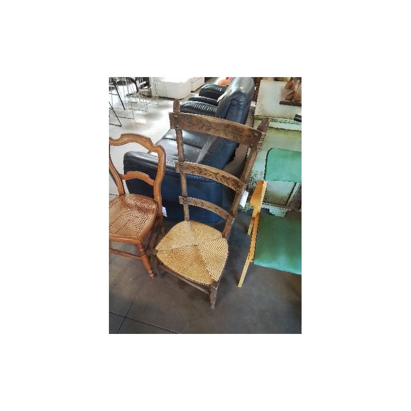 CHAISE DE NOURRICE BOIS PAILLÉ DOSSIER GRAVÉ AUX FEUILLES 