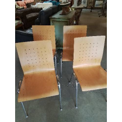 4 CHAISES PIÈTEMENT MÉTAL...