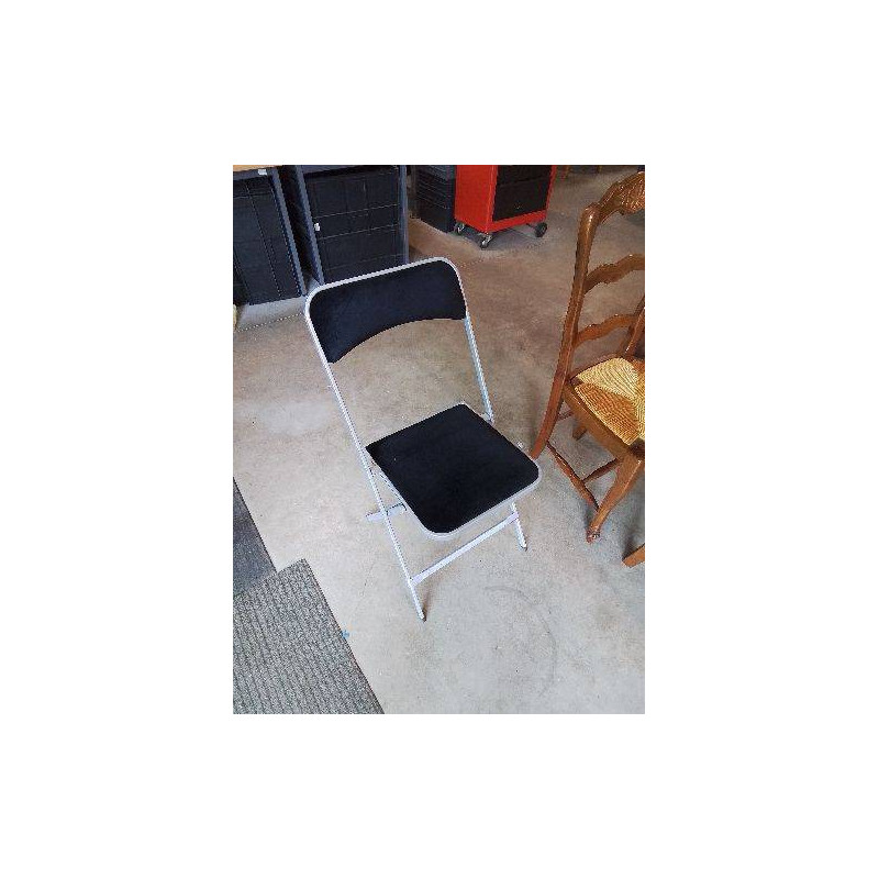 CHAISE PLIANTE MÉTAL GRIS ASSISE ET DOSSIER CAPITONNÉ TISSU NOIR 