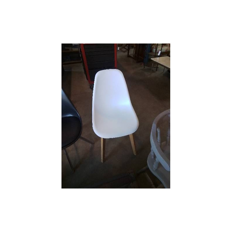 CHAISE PIÈTEMENT BOIS CLAIR ASSISE RESINE BLANC