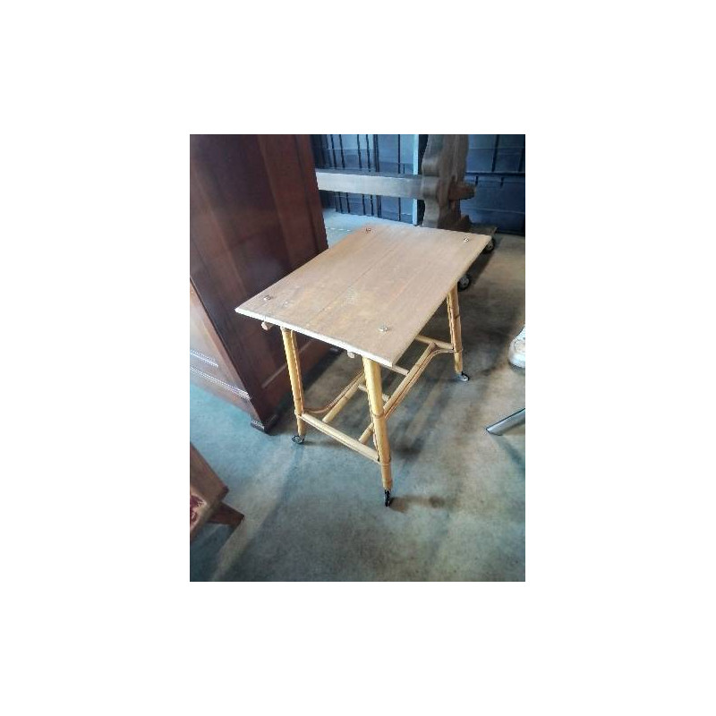 TABLE BASSE RECTANGULAIRE A ROULETTES PIÈTEMENT BAMBOU PLATEAU BOIS ANNÉES 60