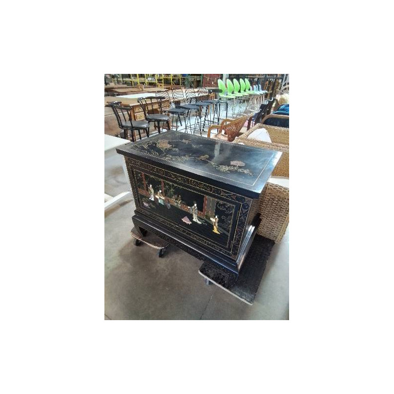 BUFFET STYLE ASIATIQUE BOIS NOIR LAQUÉ DÉCOR NACRE AUX GEISHAS