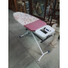 TABLE A REPASSER MÉTAL BLANC TISSU ECRU ROSE