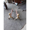 PAIRE DE CHENETS FER FORGÉ BOULES MÉTAL DORÉ 