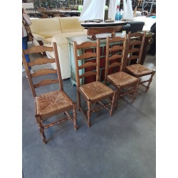 4 CHAISES A ENTRETOISE BOIS...
