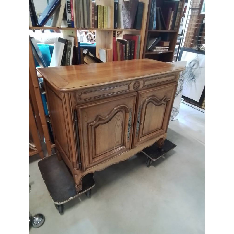 BUFFET 2 PORTES BOIS CLAIR MOULURÉ PIEDS CAMBRÉ 