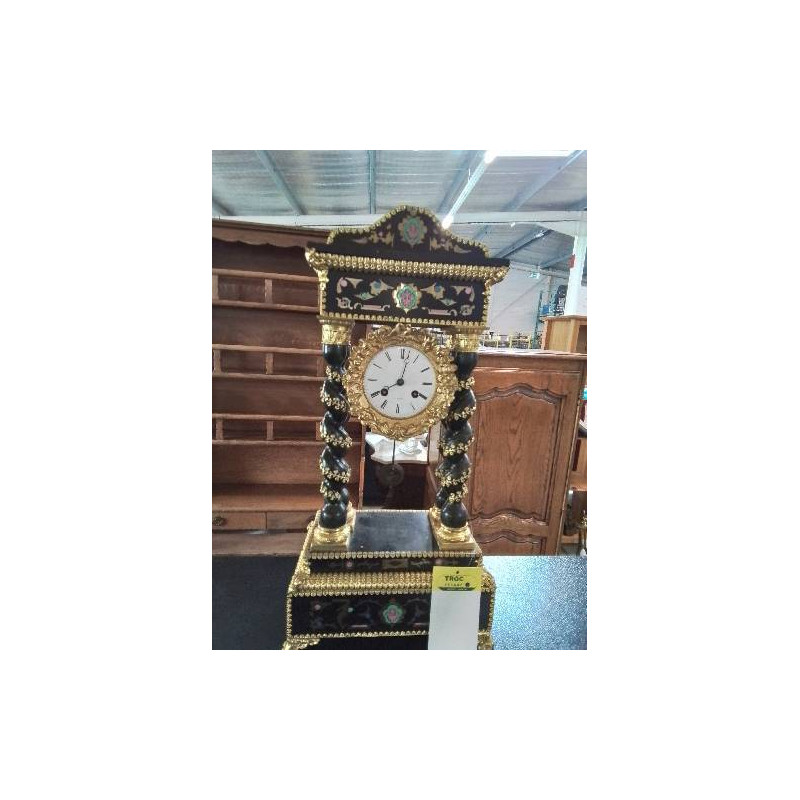 PENDULE PORTIQUE BOIS NOIR TORSADÉ A INCRUSTATION DE LAITON FIN XIXE EN L\'ÉTAT