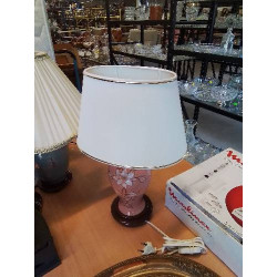 LAMPE CÉRAMIQUE ROSE SOCLE BOIS AJ ECRU LISERÉ DORÉ 