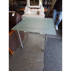 TABLE CARRÉ PIÈTEMENT MÉTAL...