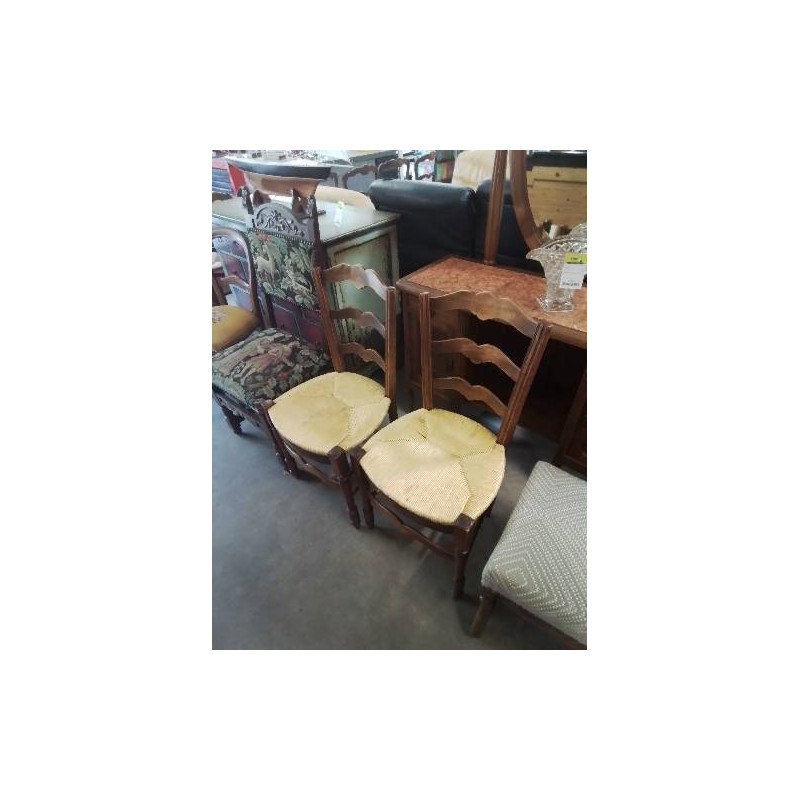 PAIRE DE CHAISES BOIS PAILLÉ DORÉ DOSSIER CHANTOURNÉ STYLE RÉGENCE 