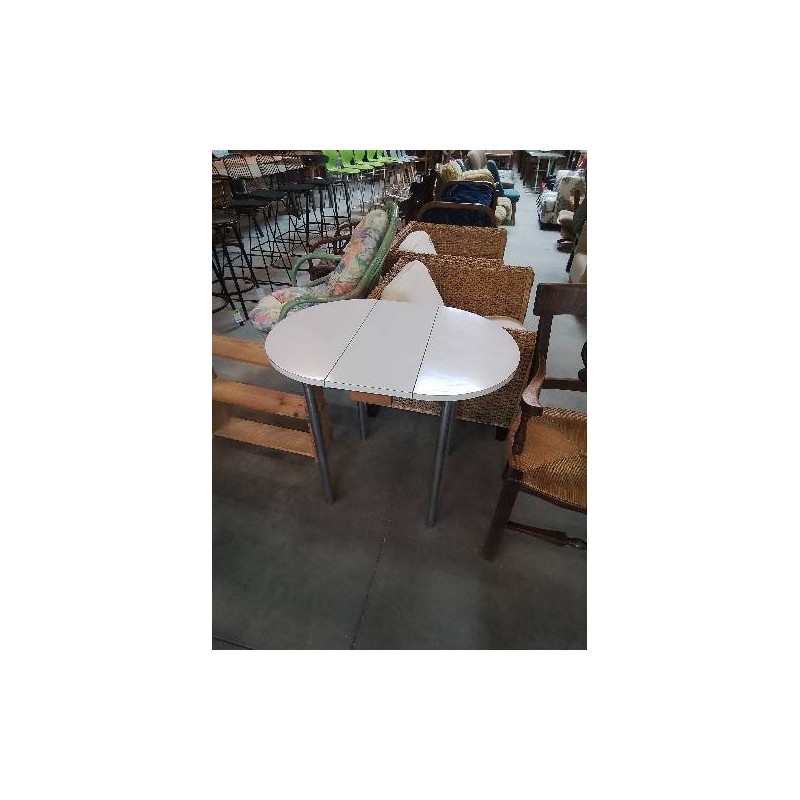 TABLE A ABATTANTS BOIS BLANC PIÈTEMENT METAL CHROMÉ 