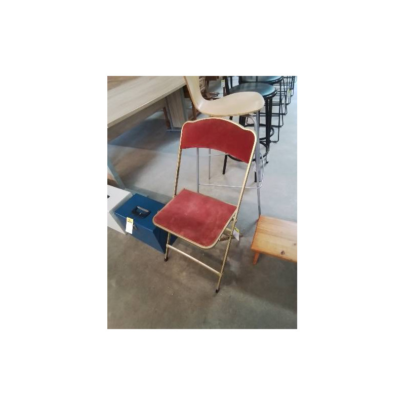 CHAISE DE SPECTACLE PLIANTE METAL DORÉ ASSISE ET DOSSIER VELOURS GRENAT ANNÉES 70