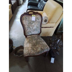 CHAISE BASSE BOIS CAPITONNÉ TISSU ECRU VERT AUX ANIMAUX STYLE RÉGENCE 