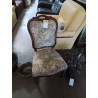 CHAISE BASSE BOIS CAPITONNÉ TISSU ECRU VERT AUX ANIMAUX STYLE RÉGENCE 