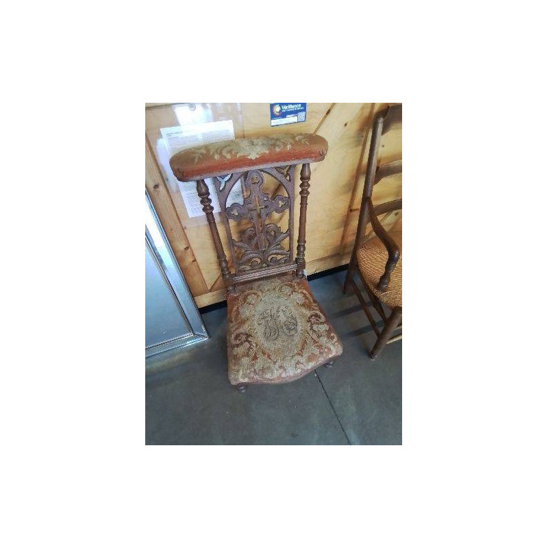 PRIE DIEU BOIS SCULPTÉ CAPITONNÉ TISSU OCRE ORANGÉ XIXE