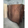 ARMOIRE LINGERE BOIS DE ROSE MARQUETÉ GARNITURES BRONZE 2 PORTES DESSUS MARBRE ROSE VEINÉ 