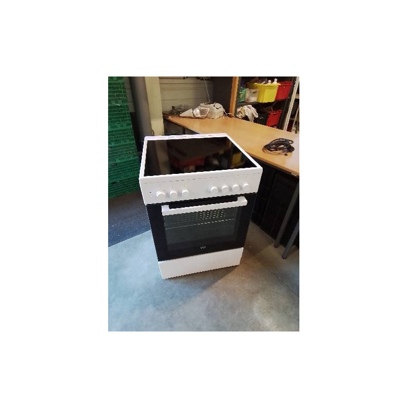 CUISINIÈRE ÉLECTRIQUE VITROCÉRAMIQUE 4 FOYERS BEKO CUV61B 