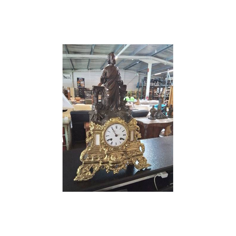 PENDULE DE CHEMINÉE RÉGULE ET MÉTAL DORÉ EN L\'ÉTAT 