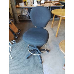 TABOURET D’ATELIER PIVOTANT...