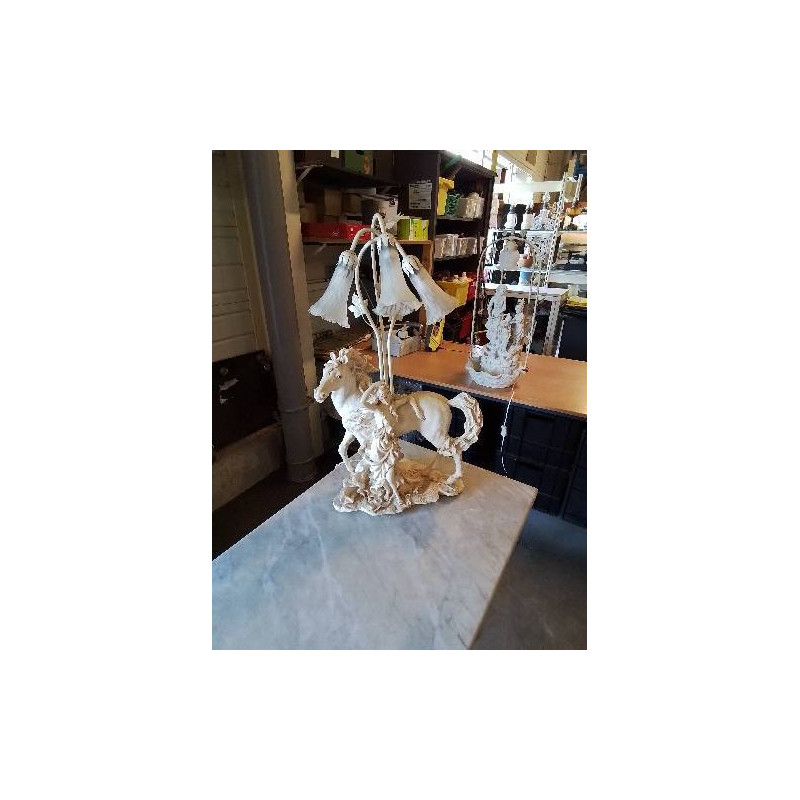 LAMPE RÉSINE AU CHEVAL 3 FEUX VERRE