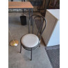 CHAISE MÉTAL CINTRÉ GRIS ASSISE PU ECRU
