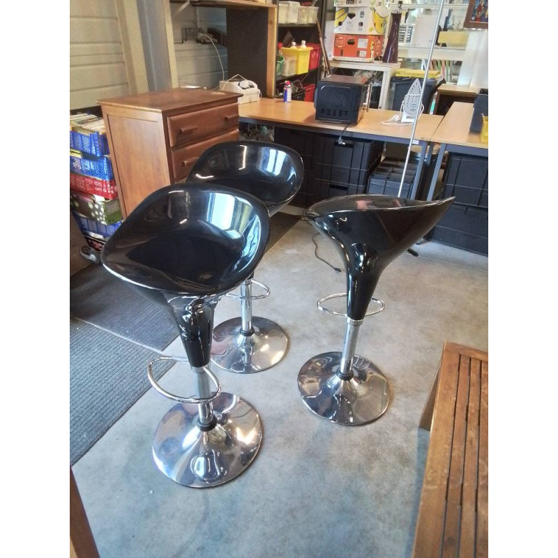 TABOURET DE BAR PIÈTEMENT MÉTAL CHROMÉ ASSISE RÉSINE NOIR