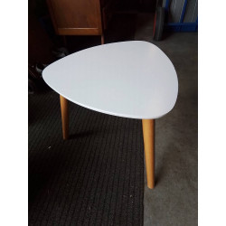 TABLE BASSE TRIANGULAIRE...