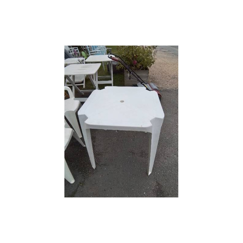 TABLE DE JARDIN CARRÉ RÉSINE BLANC GROSFILLEX 