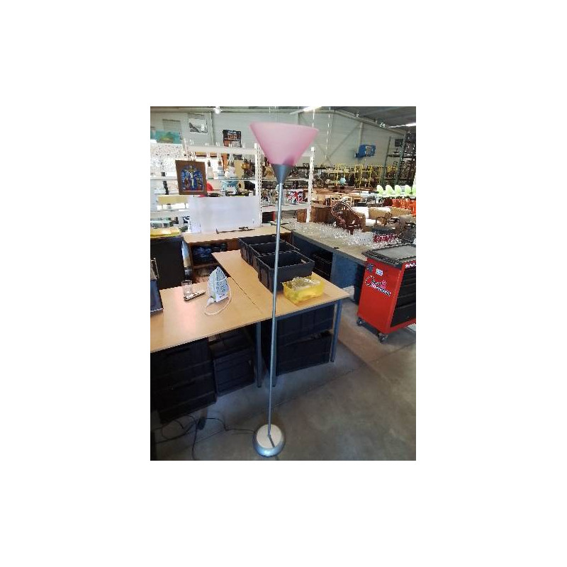 LAMPADAIRE MÉTAL GRIS ET RÉSINE ROSE