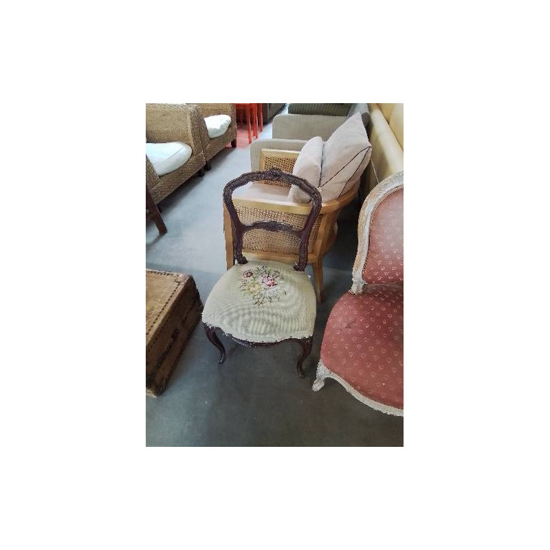 CHAISE BOIS SCULPTÉ STYLE LOUIS XVI ASSISE TISSU ECRU AUX FLEURS XIXE
