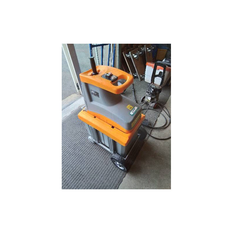 BROYEUR A VÉGÉTAUX ÉLECTRIQUE MK L772/BG 2800W DIAMETRE COUPE MAXIMUN 45MM