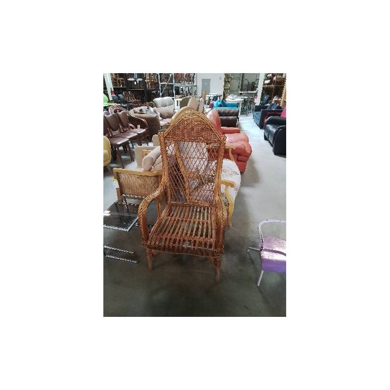 FAUTEUIL ROTIN DOSSIER CINTRÉ 