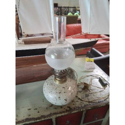 LAMPE A PÉTROLE ÉLECTRIFIÉE...
