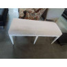 BANQUETTE DE PIANO BOIS PEINT ASSISE ECRU STYLE LOUIS XVI 