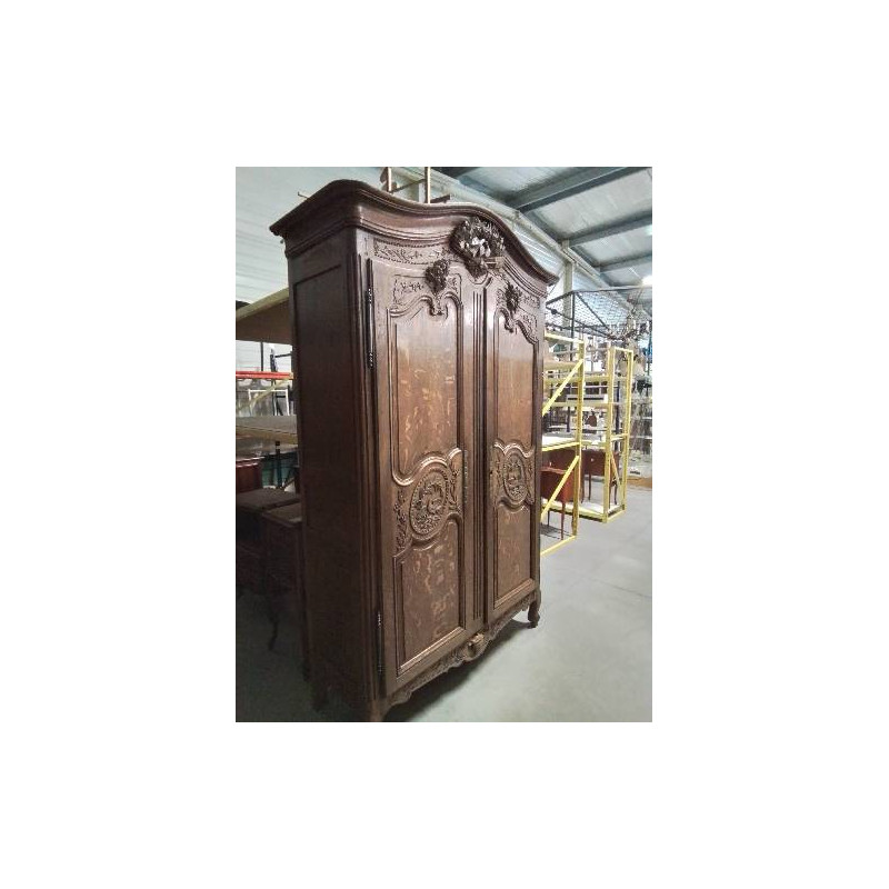 ARMOIRE DE MARIAGE CAUCHOISE CHÊNE SCULPTÉ AUX COLOMBES