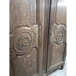 ARMOIRE DE MARIAGE CAUCHOISE CHÊNE SCULPTÉ AUX COLOMBES