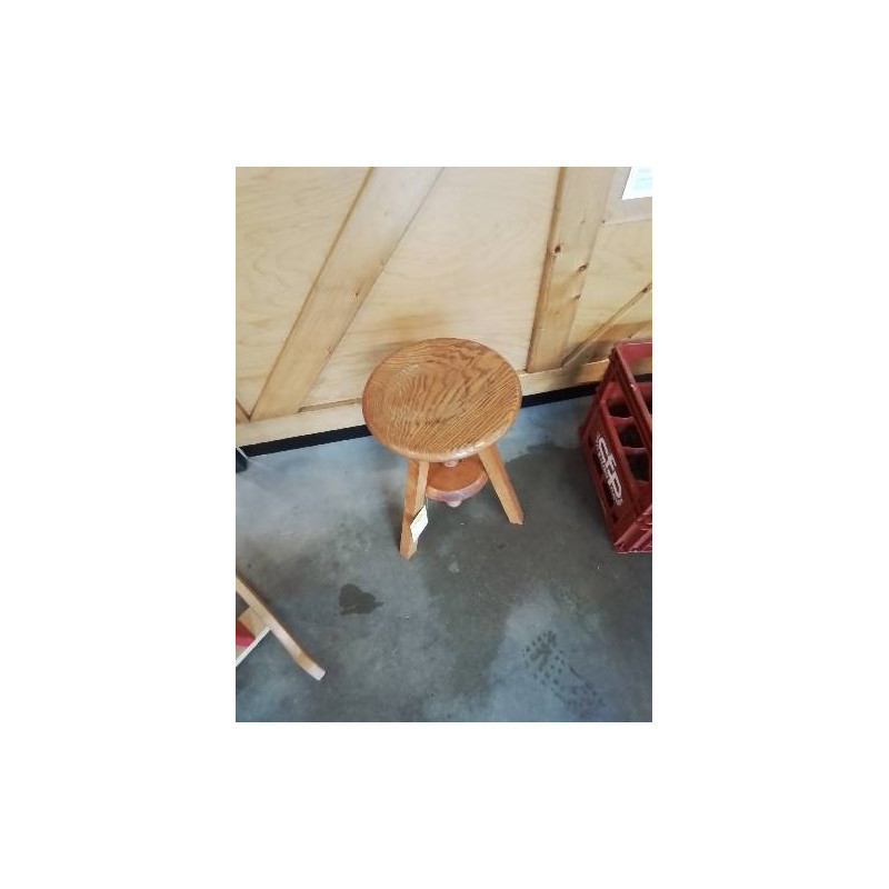 TABOURET A VIS BOIS CLAIR 